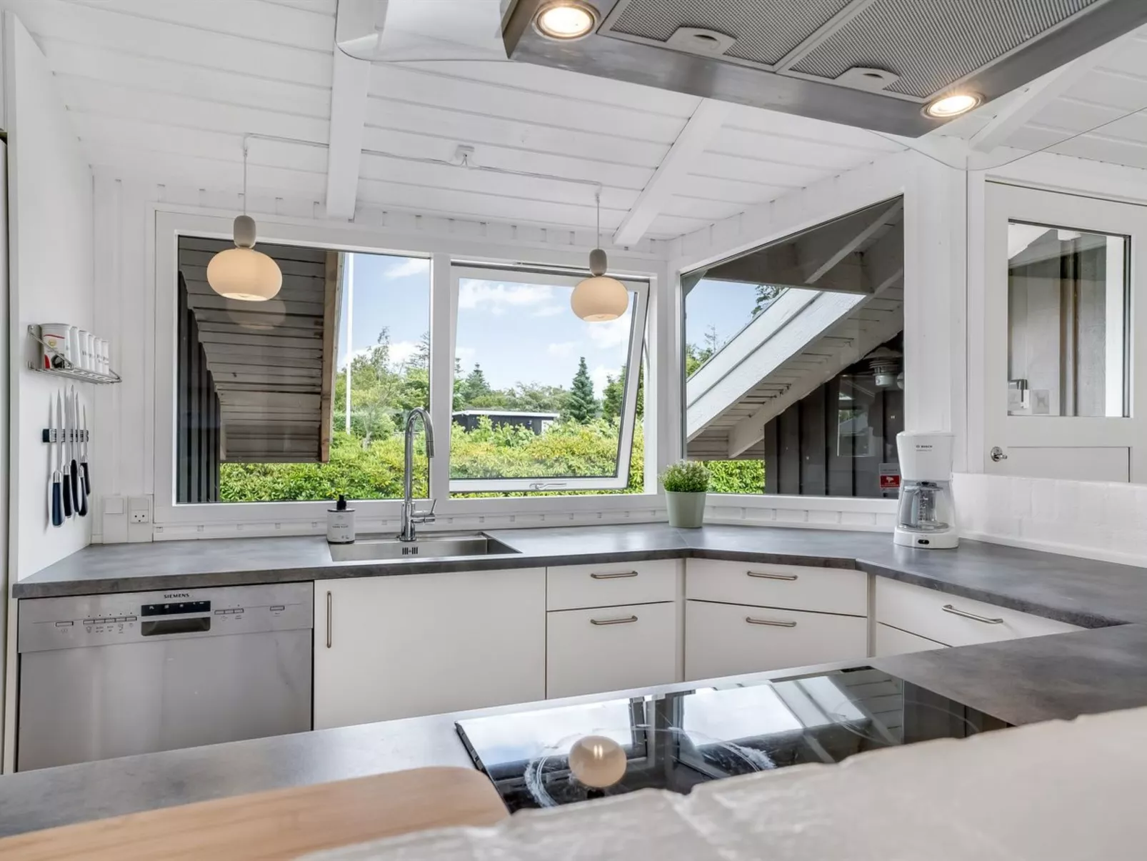 "Ellie" - 700m from the sea-Inside