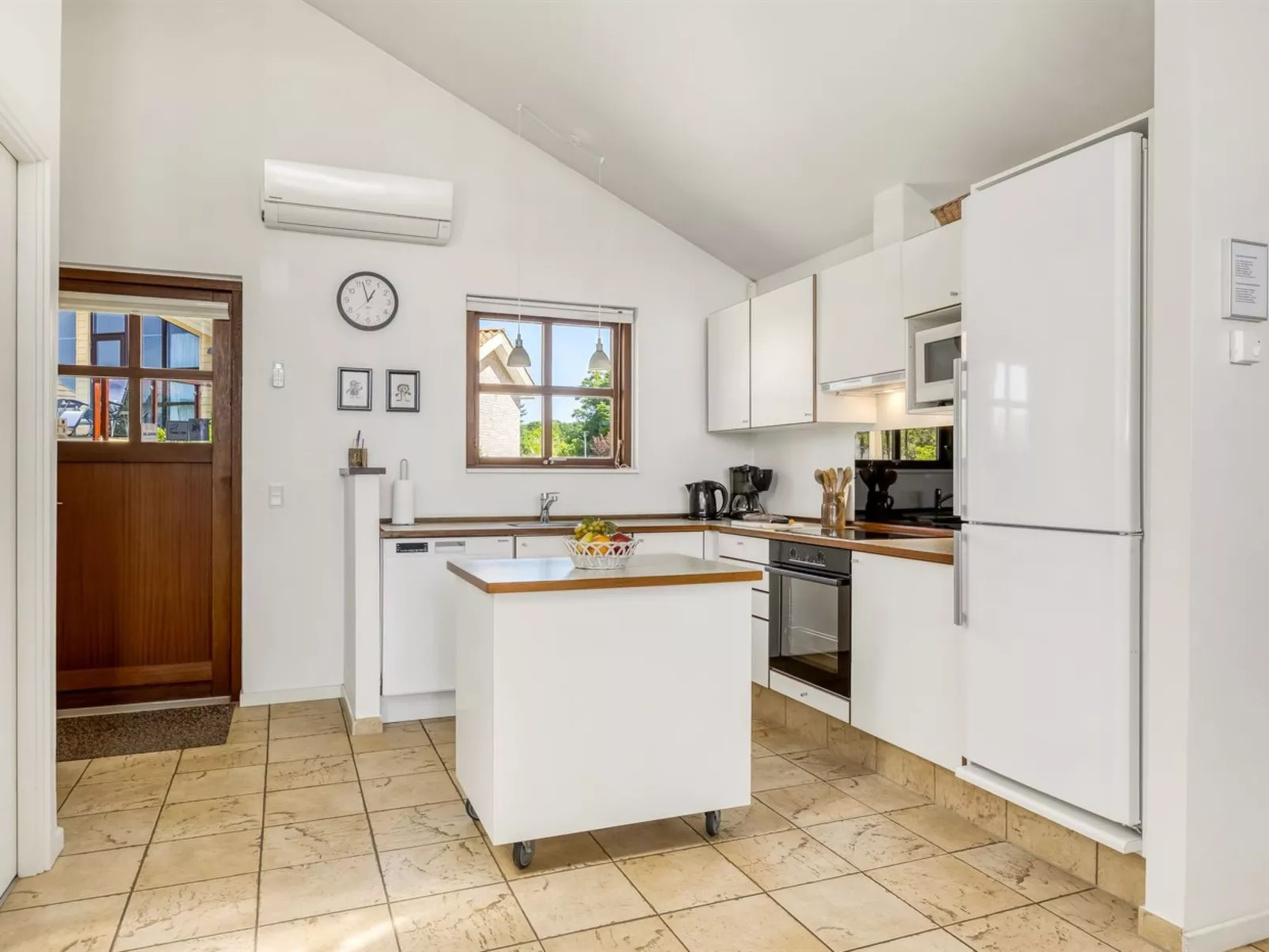 "Era" - 100m from the sea-Inside