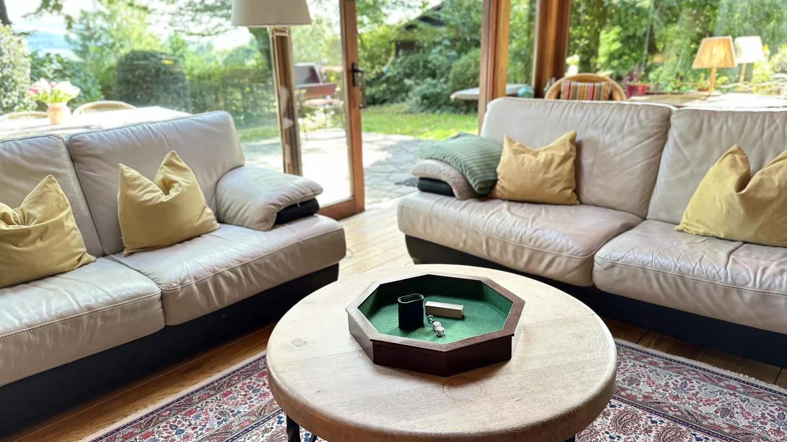 Boogie House-Living room