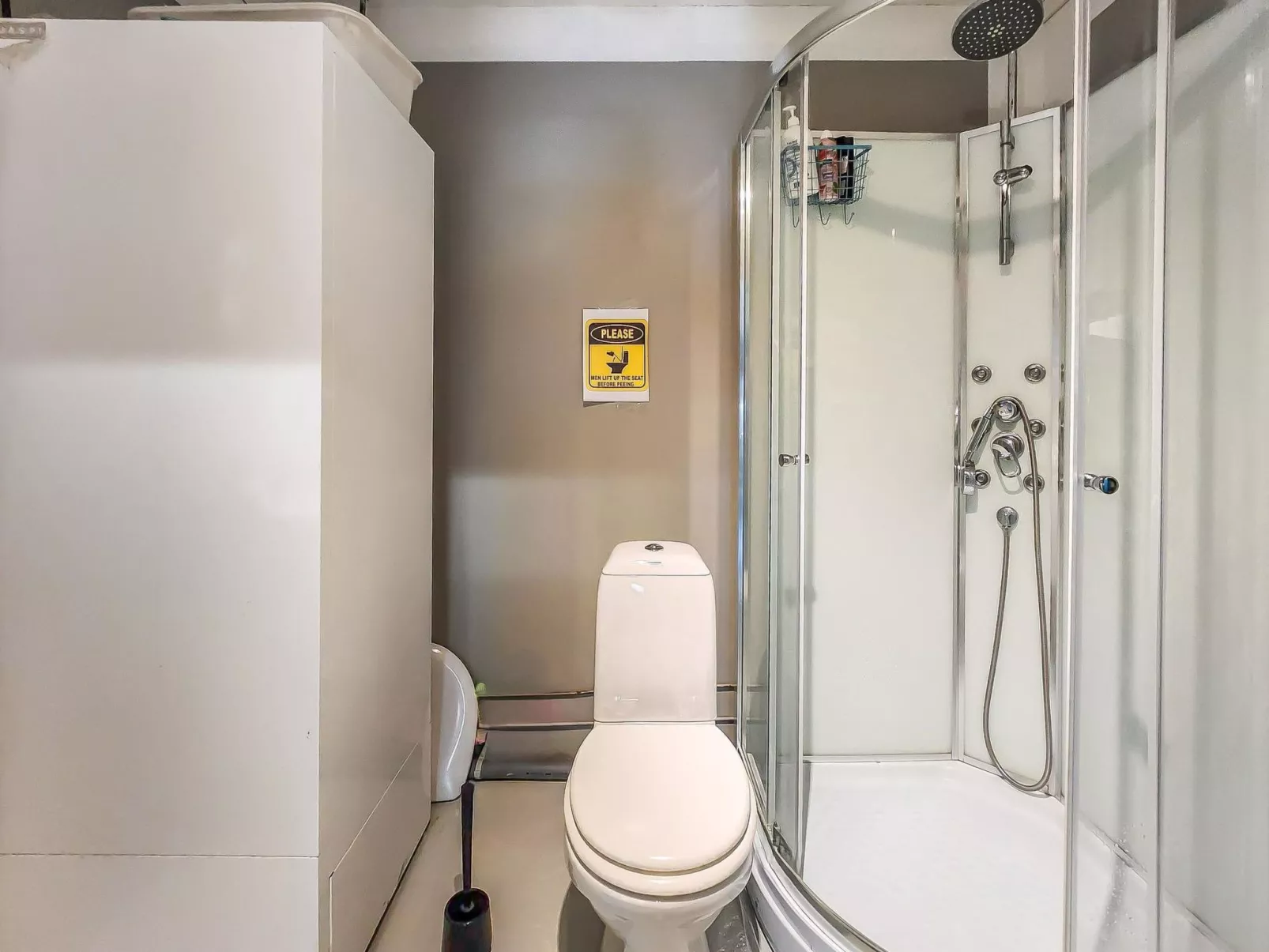 Den lilla röda stugan-Drinnen