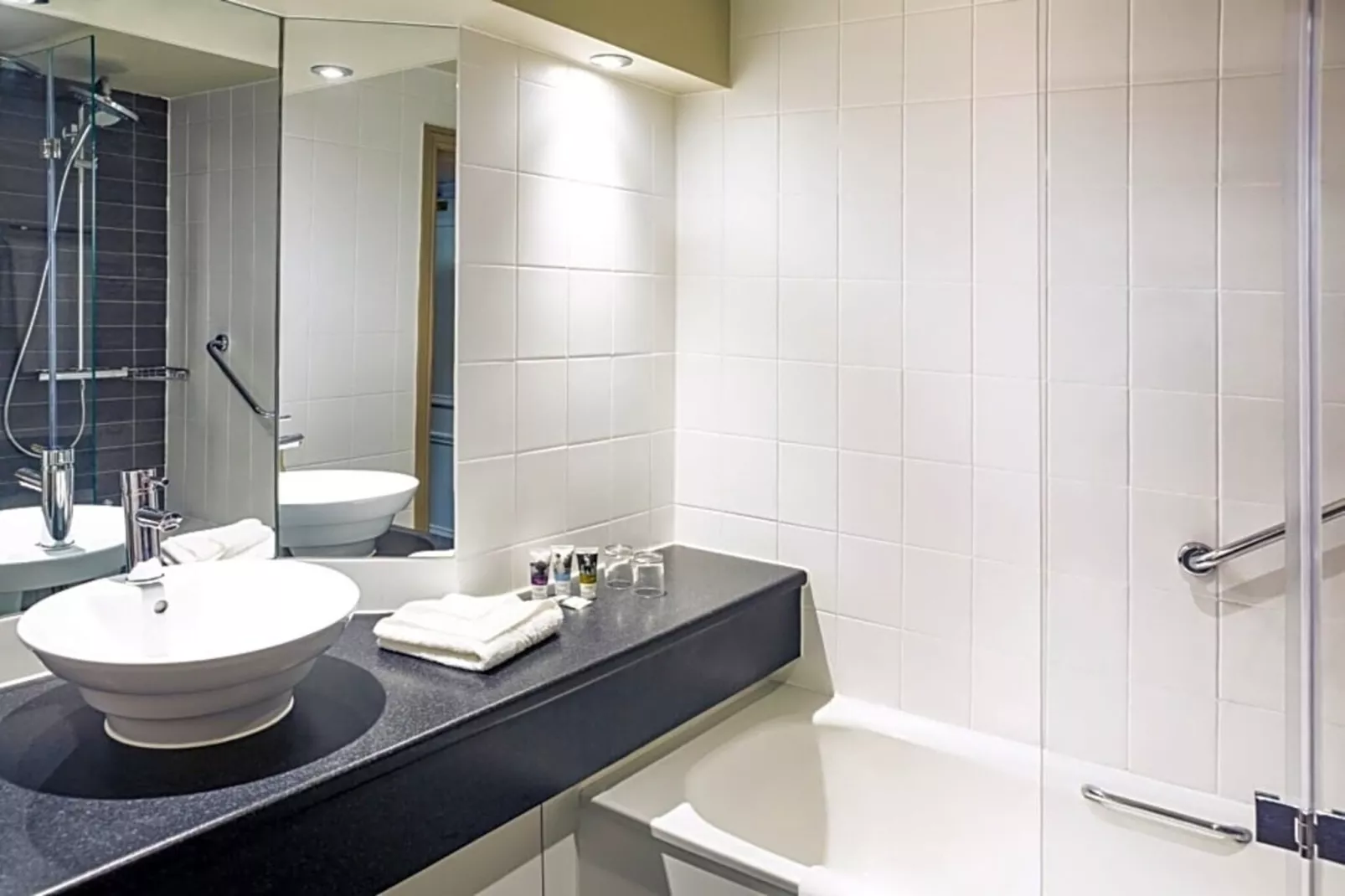 Junior Suite-Bathroom