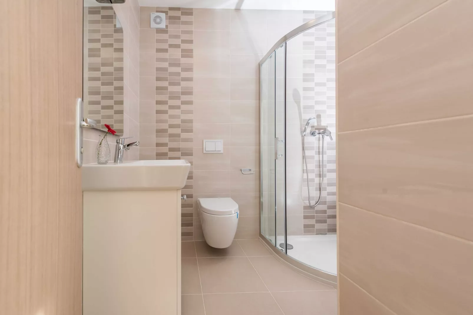 Luxury Escape with Swimming Pool & Modern Design - Four Bedroom Villa with Private Pool ( Villa 1)-Salle de bain