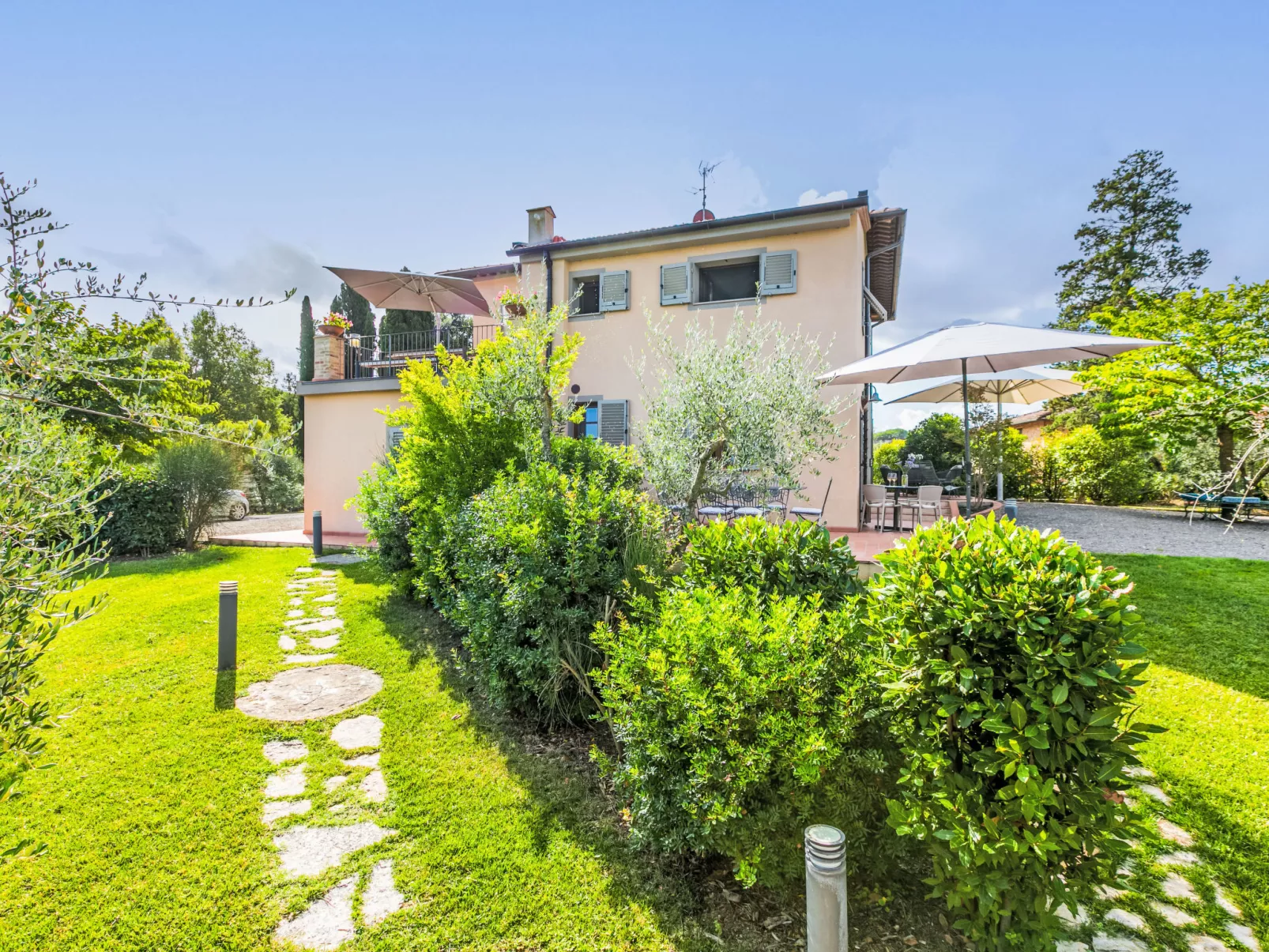 Vecchio Forno-Outside