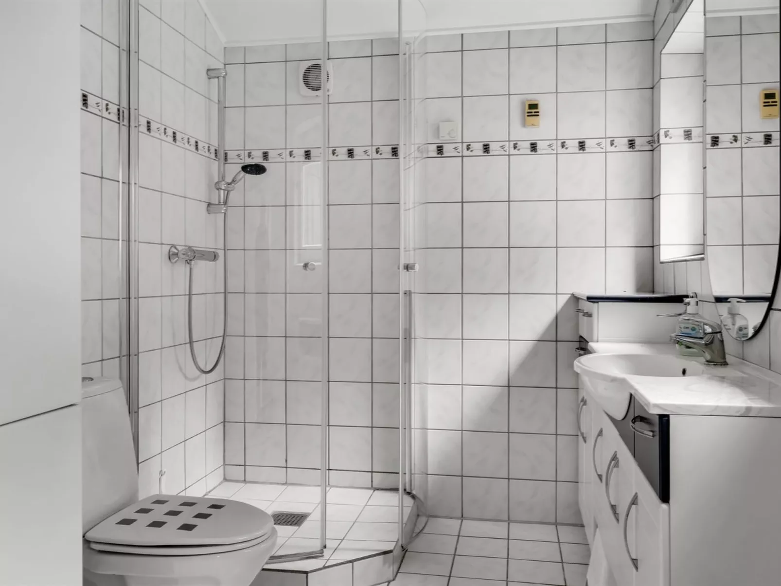 "Gwen" - 2.7km from the sea-Dedans