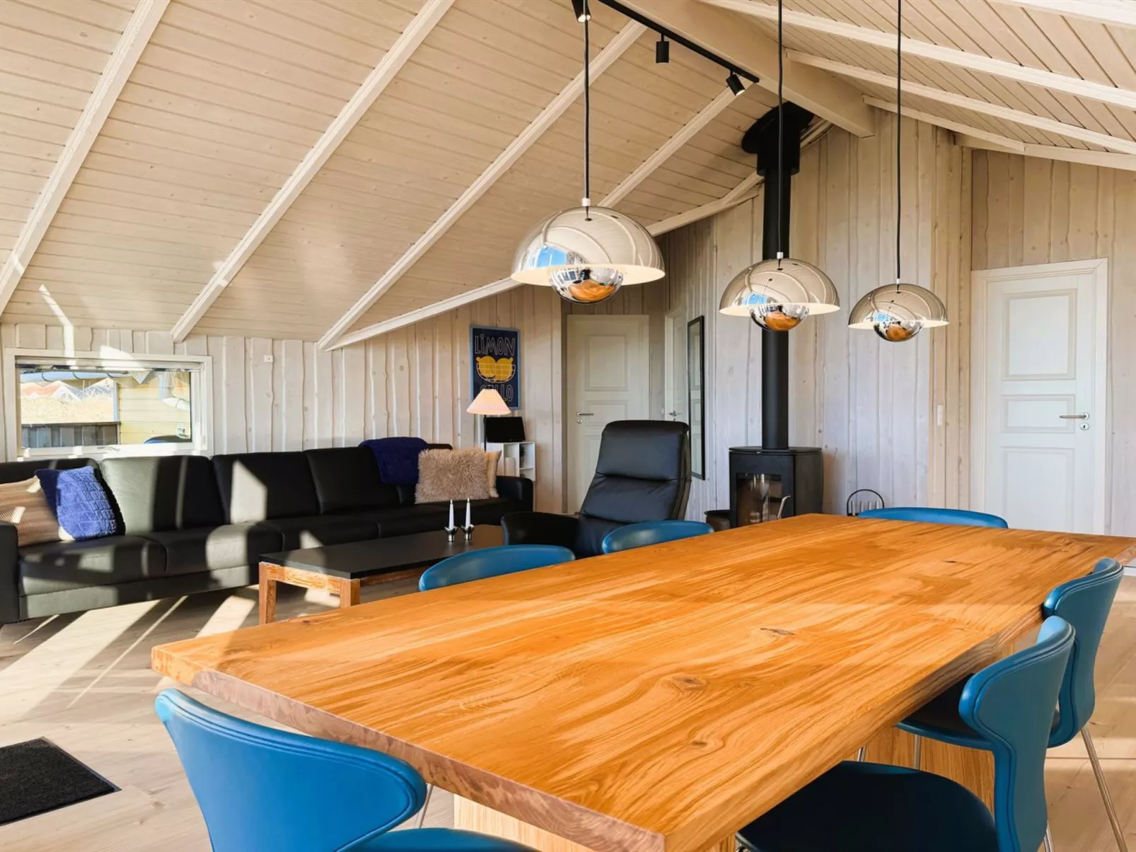 "Velena" -  from the sea-Drinnen