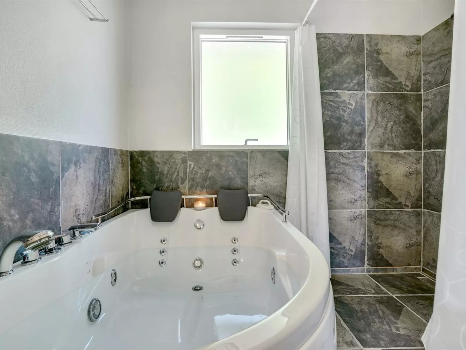 "Helena" - 250m from the sea-Inside