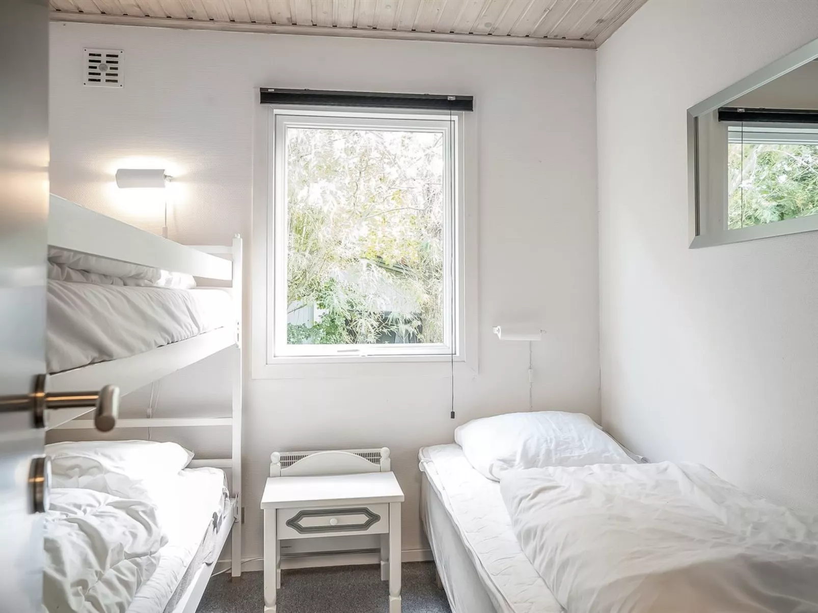 "Lökea" - 800m from the sea-Drinnen