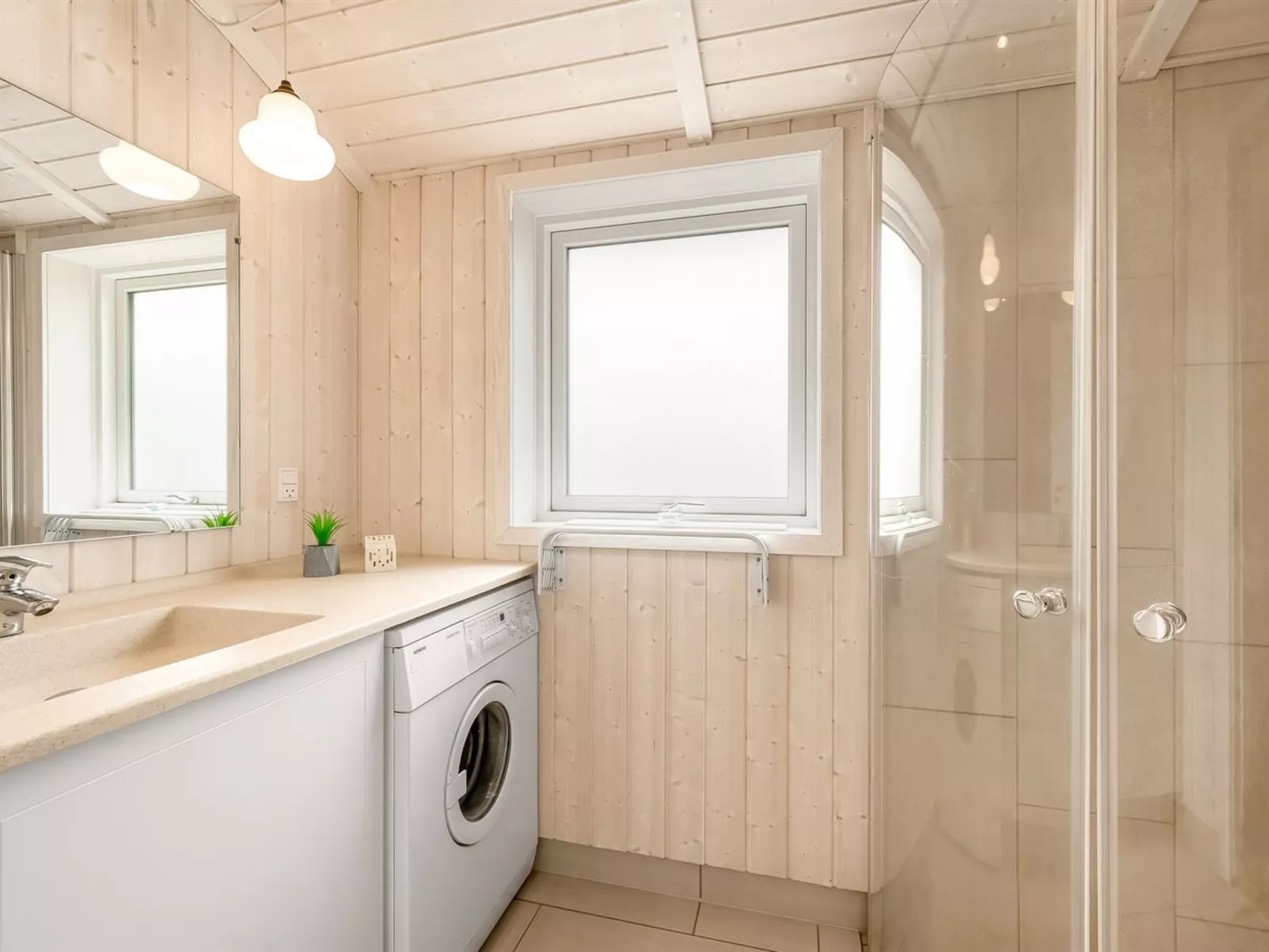 "Tanna" - 330m to the fjord-Inside