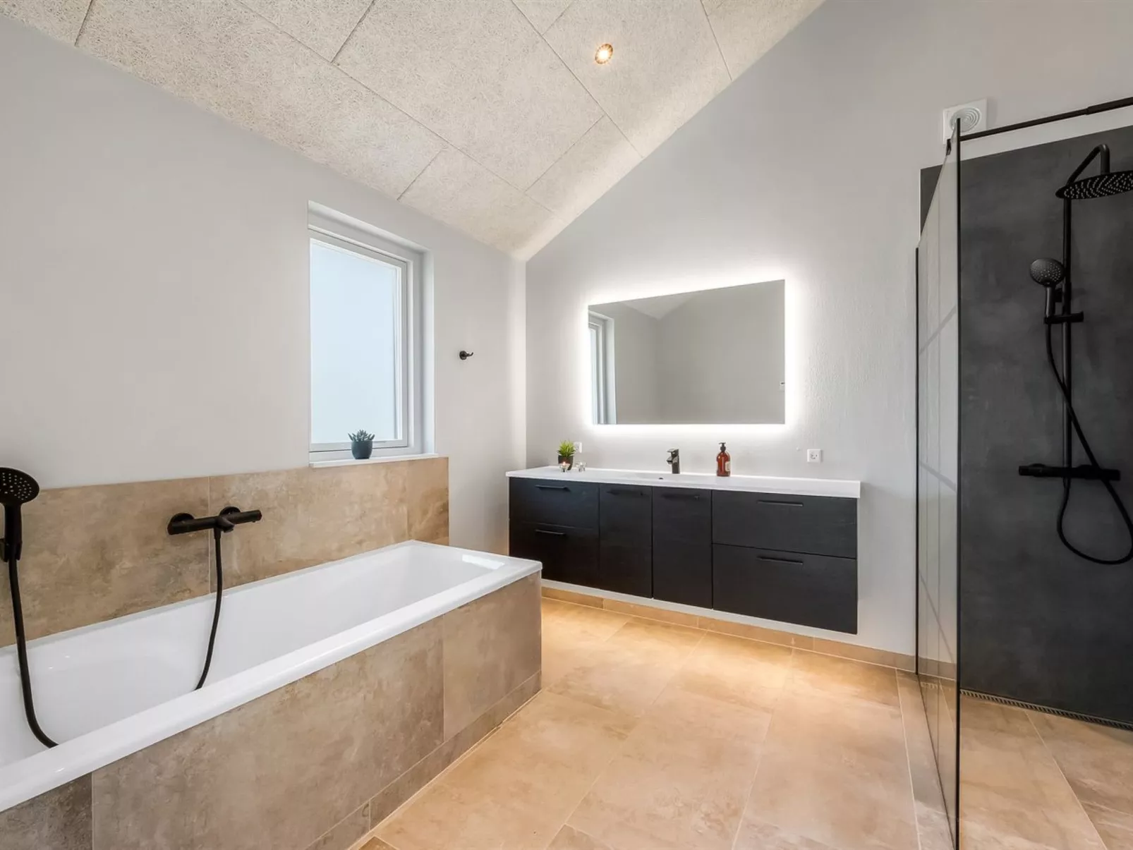 "Måns" - 500m to the fjord-Inside