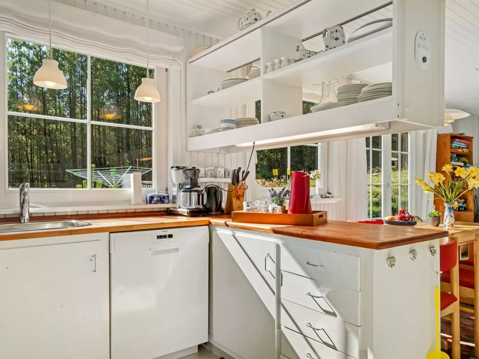 "Eimi" - 1.5km from the sea-Drinnen