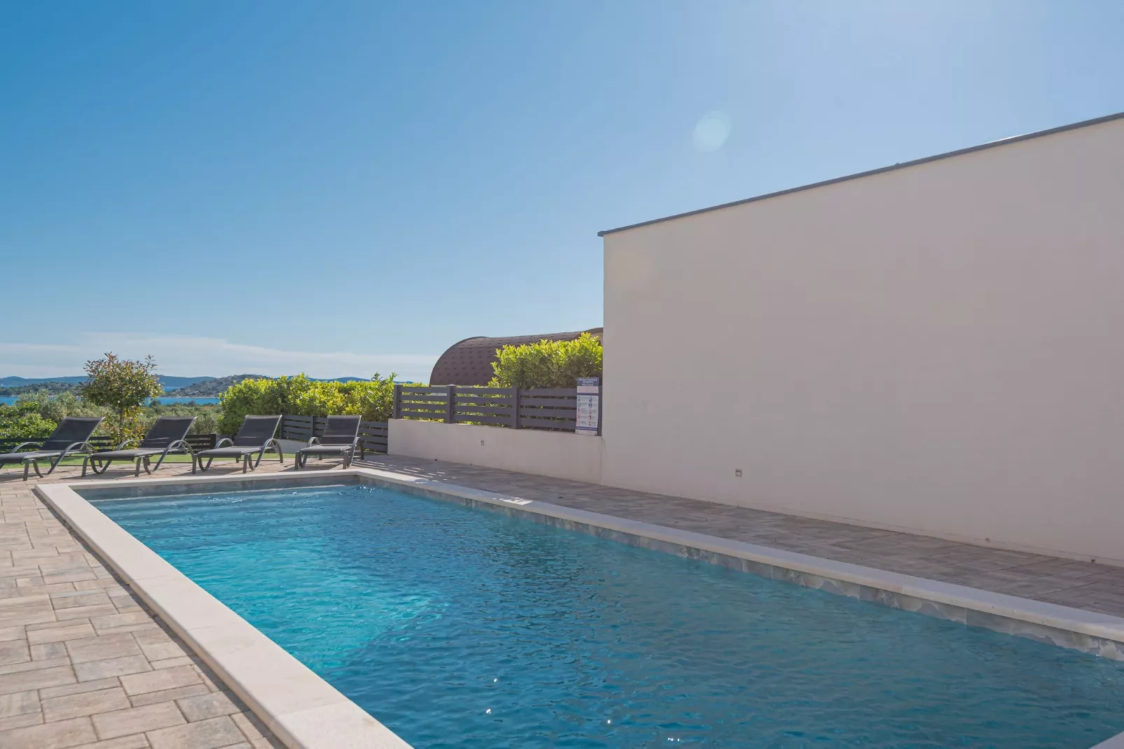 Four-Bedroom Villa With Pool-Schwimmbad