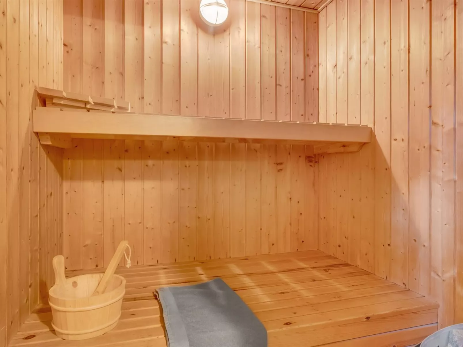 "Tamina" - 800m to the fjord-Dedans