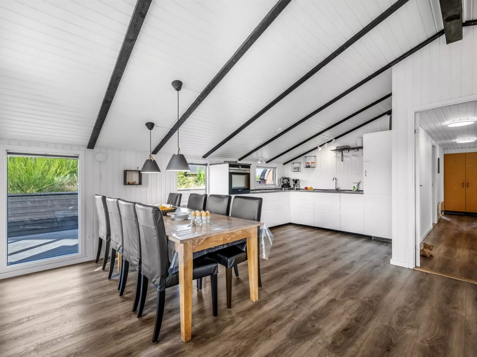 "Teoline" - 500m to the fjord-Drinnen