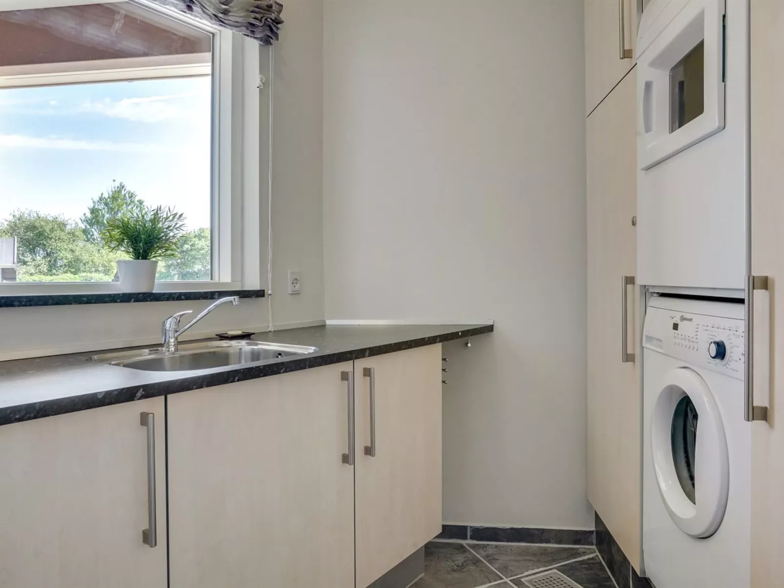 "Helena" - 250m from the sea-Inside