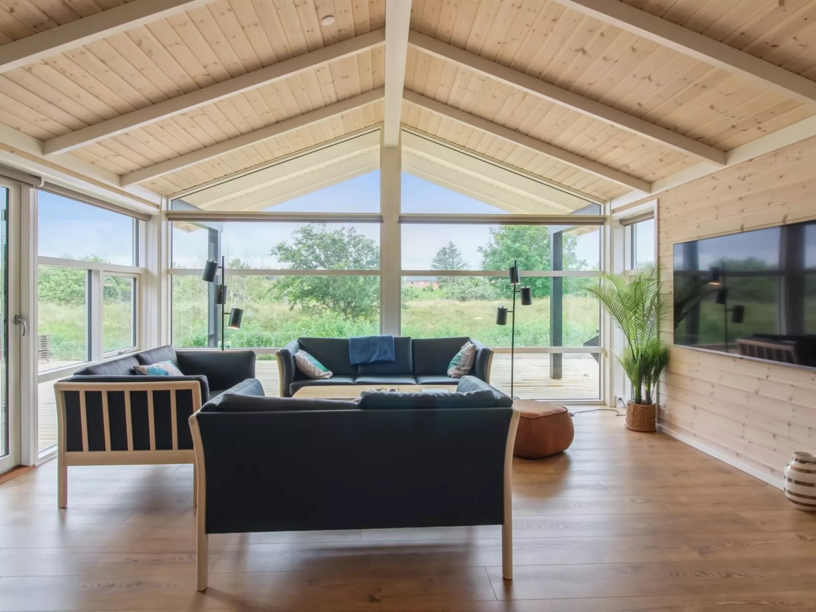 "Heriest" - 1.2km from the sea-Inside