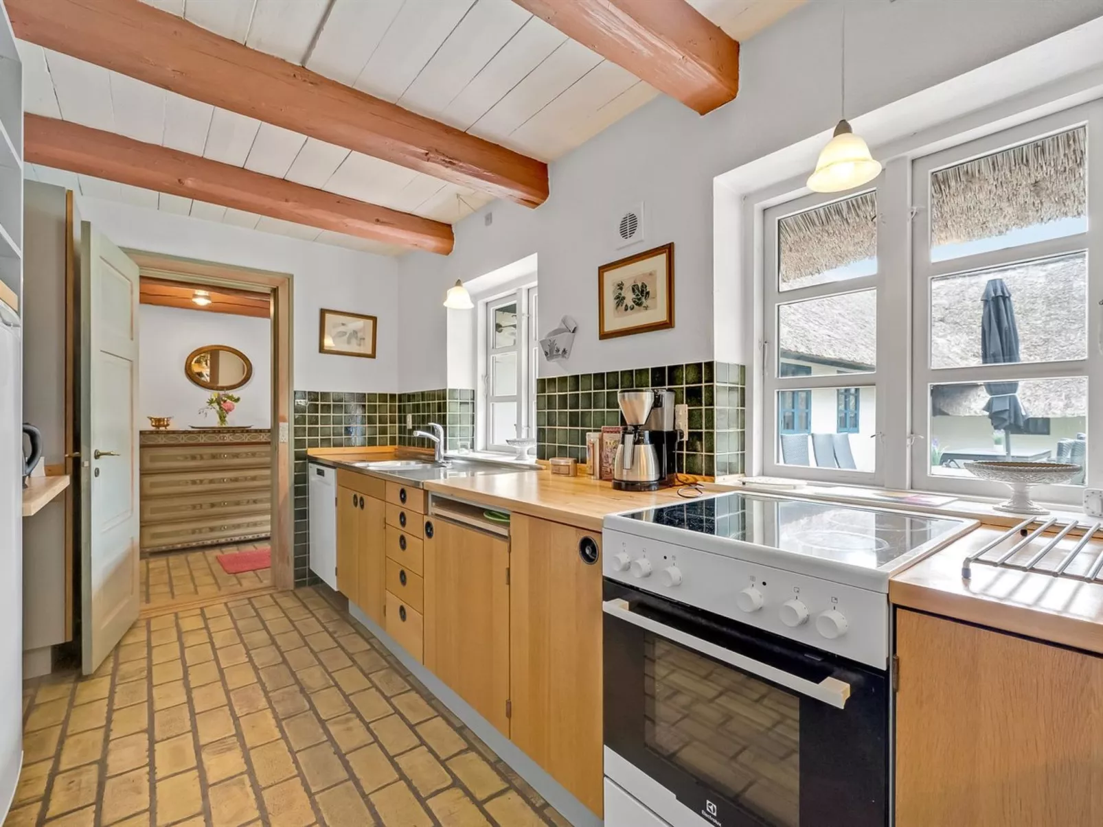 "Tatiane" - 10km from the sea-Inside