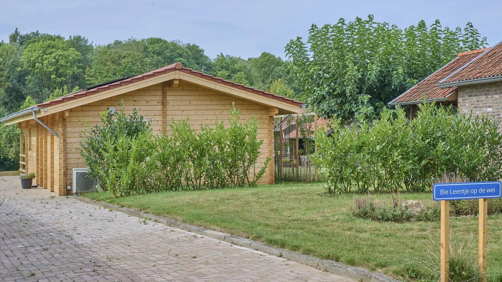 Bie Leentje op de Wei-Extérieur été