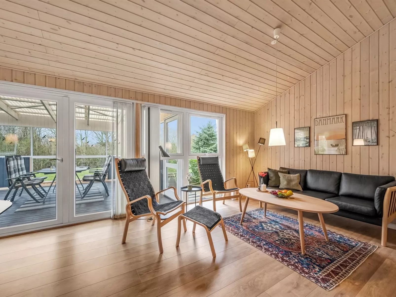 "Anelise" - 800m to the fjord-Drinnen