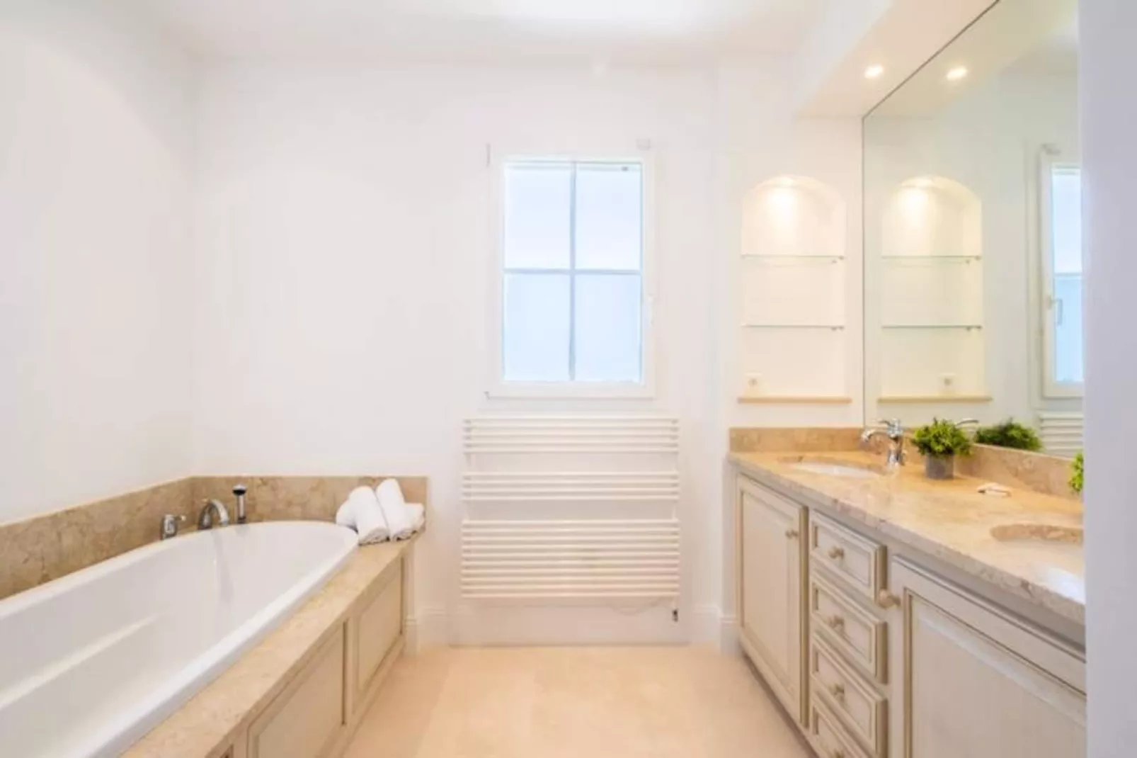 Résidence Bijou De 280m2 Et Piscine à Débordement Au Calme Absolu-Untagged