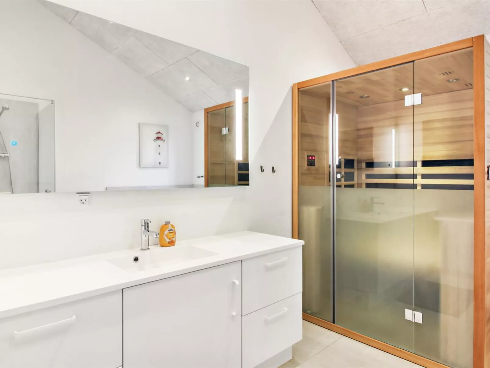 "Edgar" - 1.5km from the sea-Inside