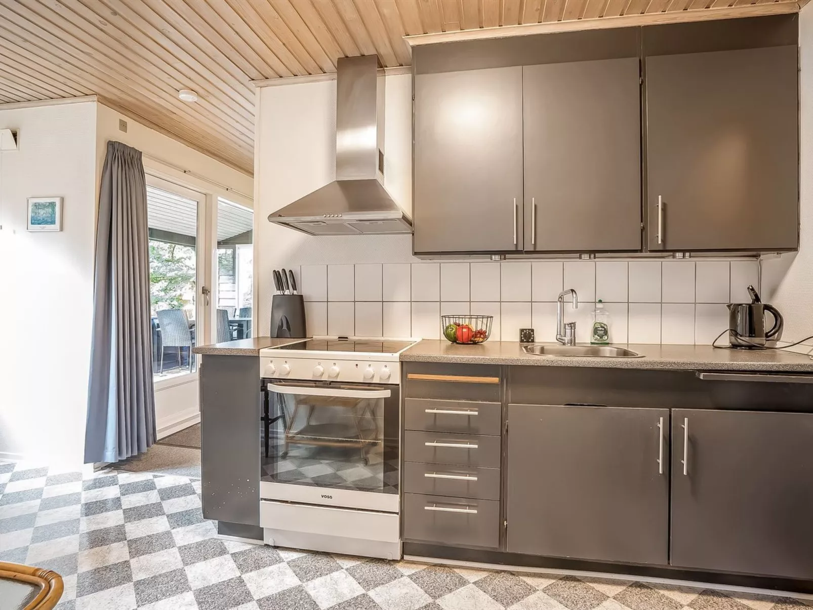 "Lökea" - 800m from the sea-Drinnen