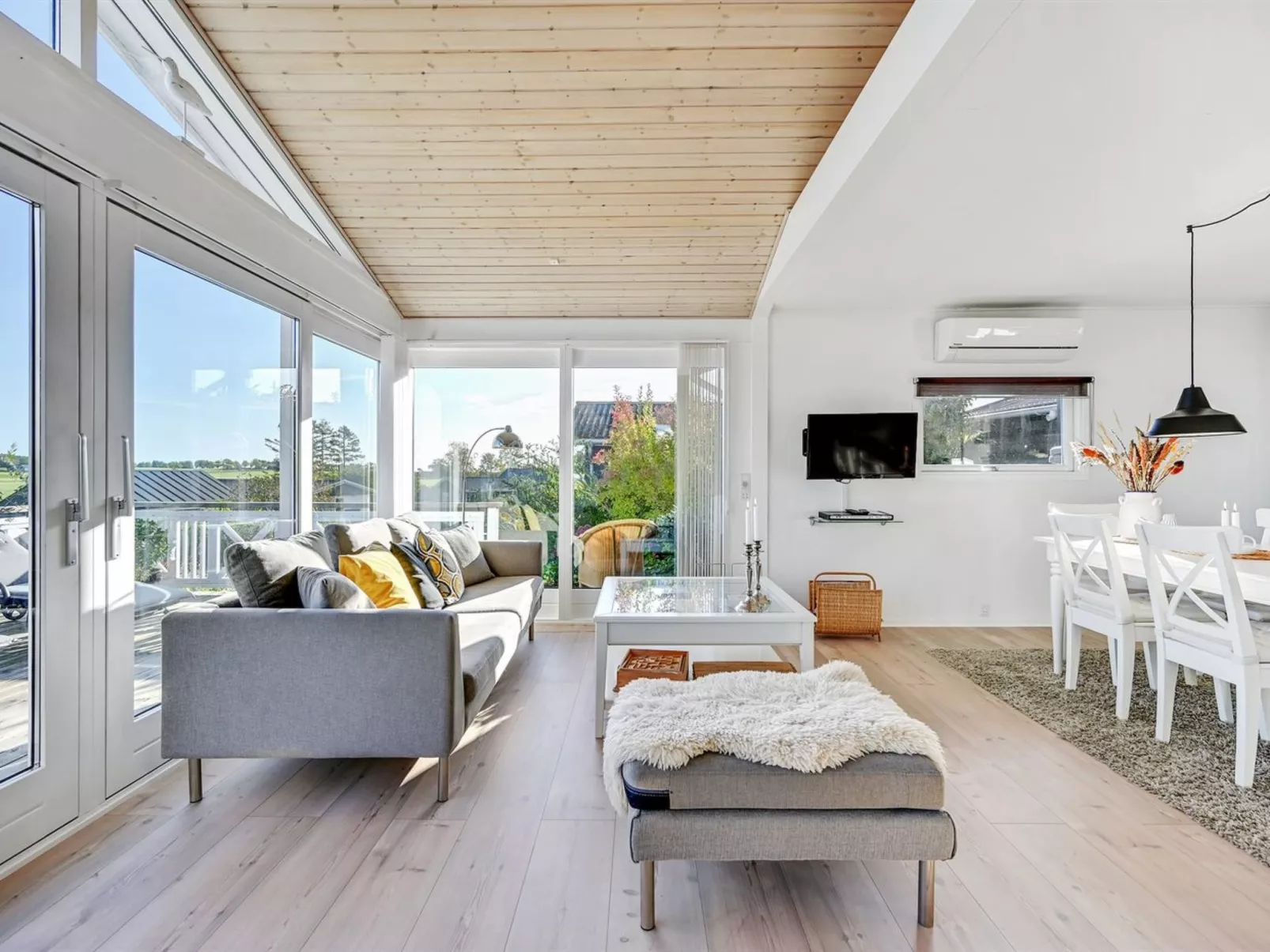 "Elfrede" - 600m from the sea-Drinnen