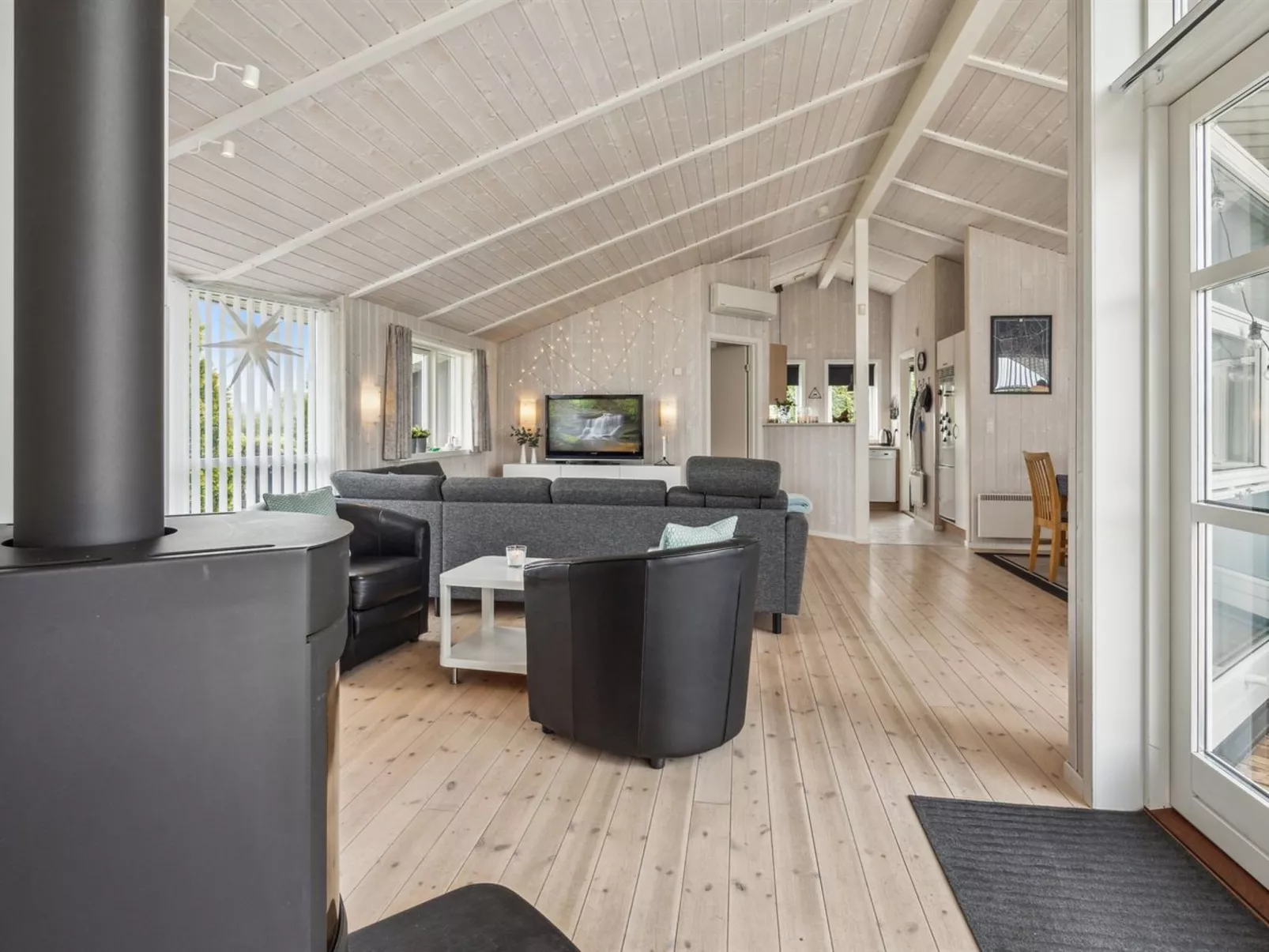 "Arnod" - 400m from the sea-Dedans