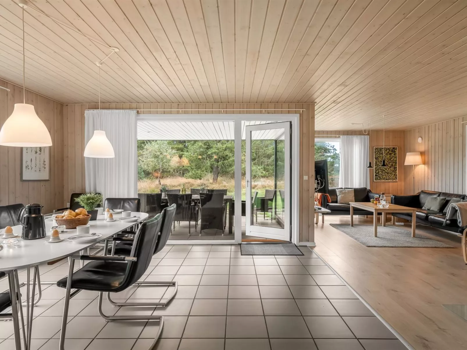 "Dix" - 900m from the sea-Dedans