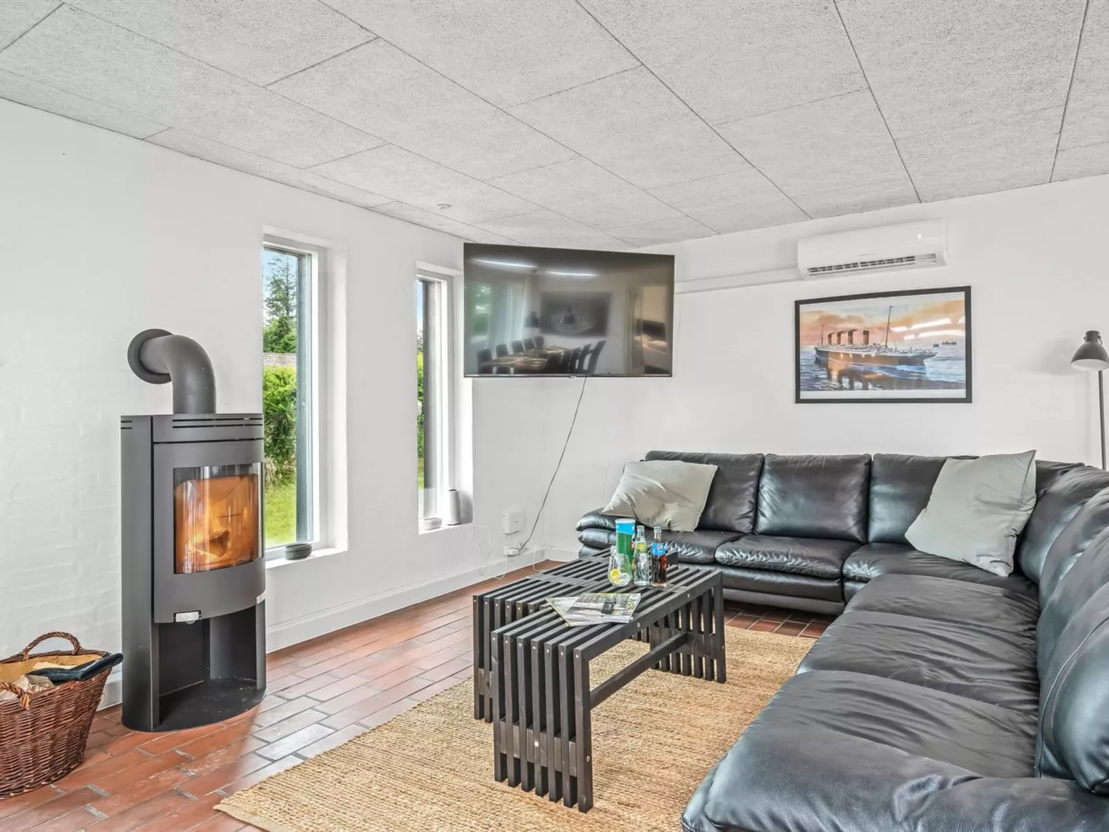 "Tonna" -  from the sea-Inside