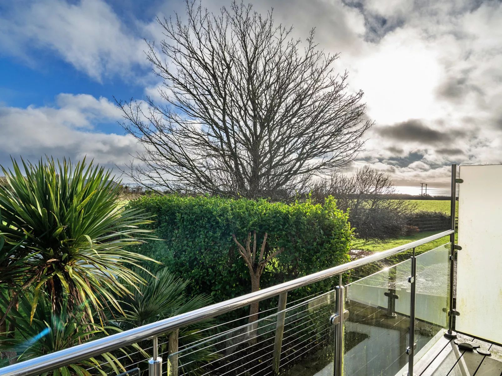 Dingles Cottage-Draußen