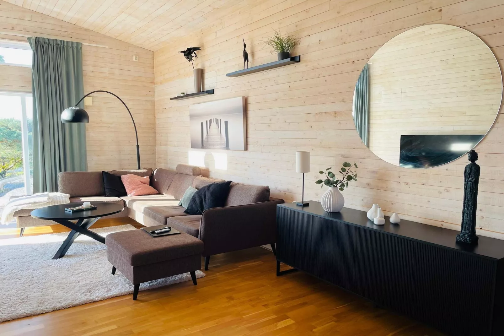 Strandhaus in Sandvik mit Pool-Innenbereich