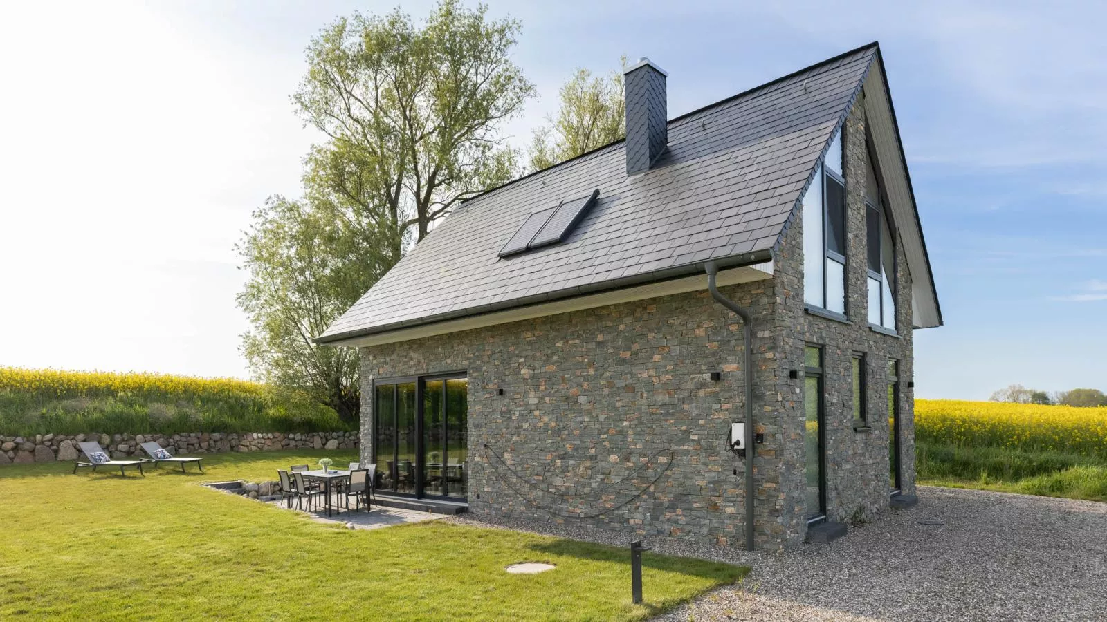 Condor-Exterior in summer