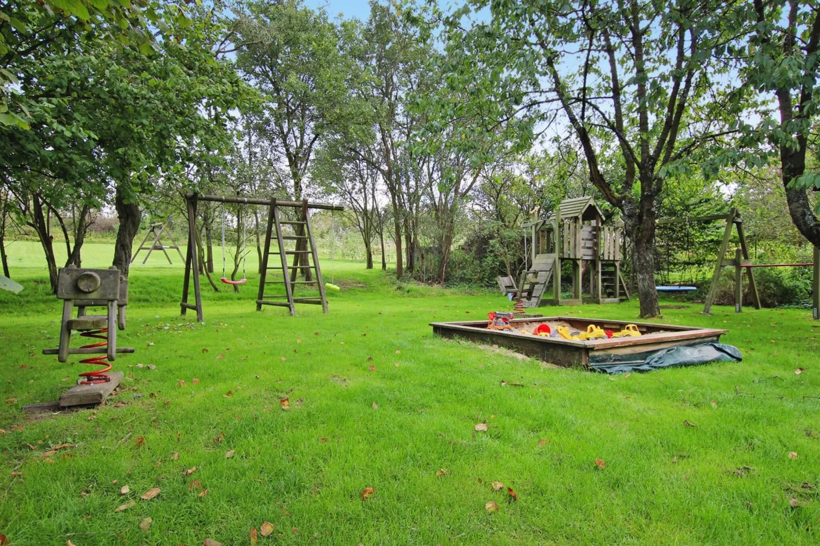 Sonnentau 244 qm / Haus Nr 22 B & 22 C-Jardins en été