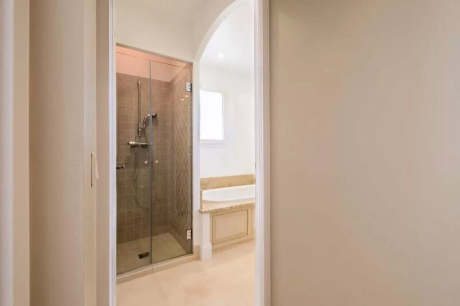 Résidence Bijou De 280m2 Et Piscine à Débordement Au Calme Absolu-Untagged