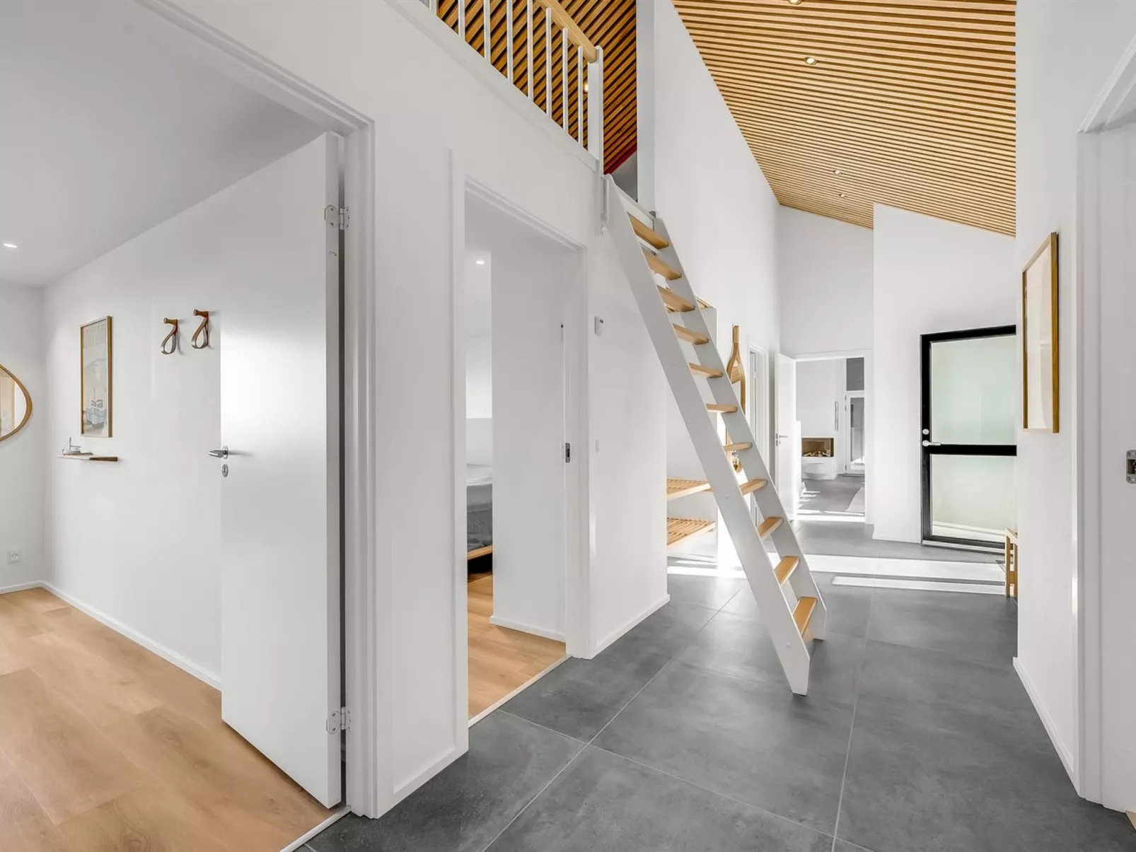 "Maximiliane" -  from the sea-Dedans