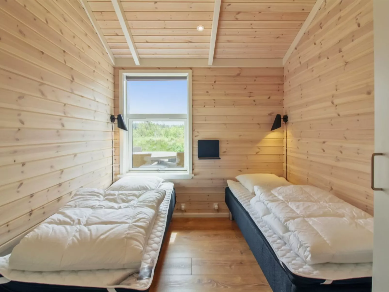 "Heriest" - 1.2km from the sea-Inside