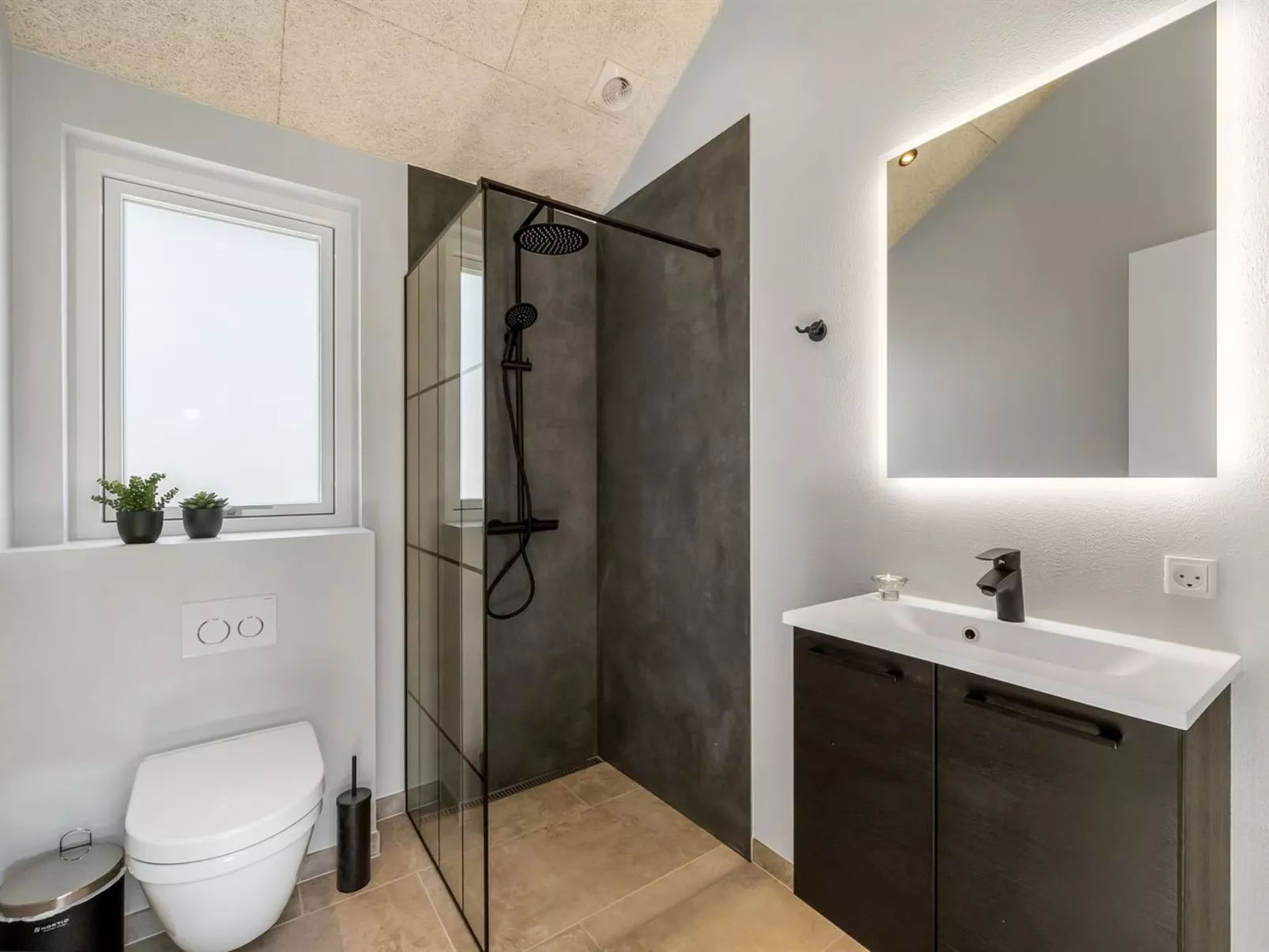 "Måns" - 500m to the fjord-Inside