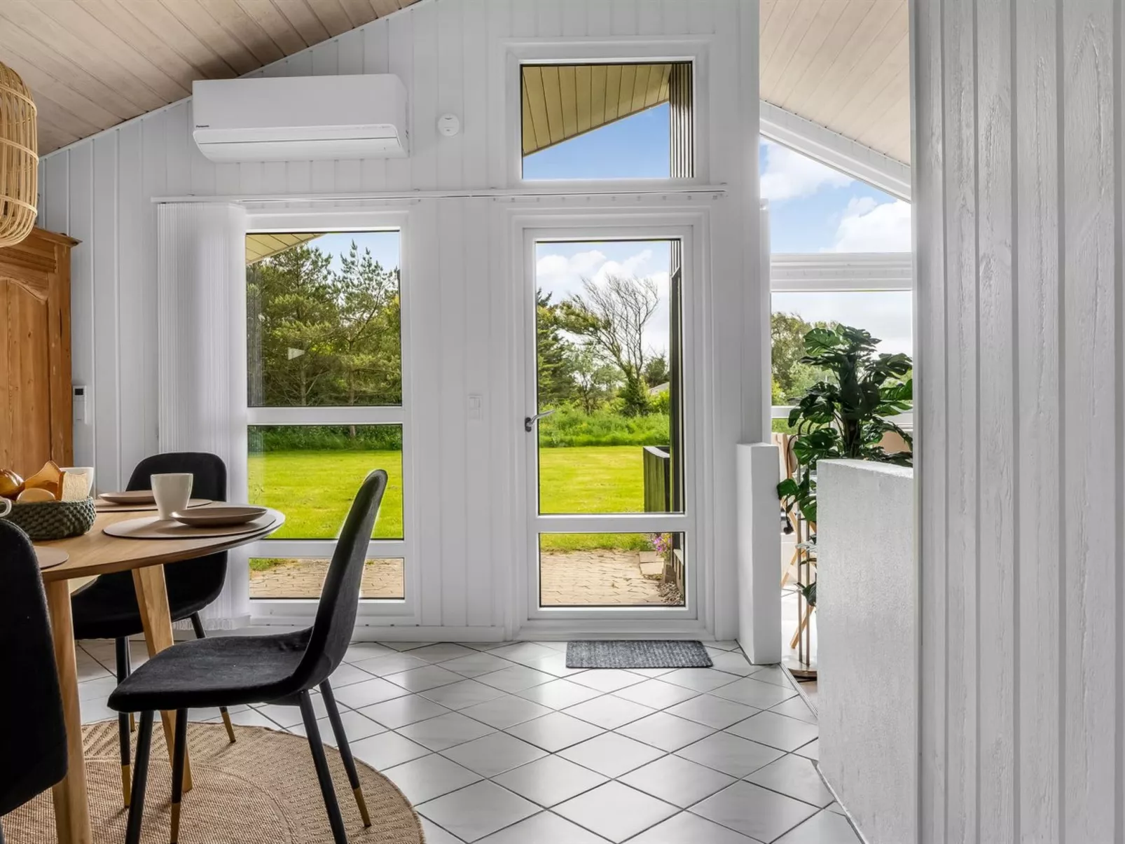 "Apelone" - 800m from the sea-Inside