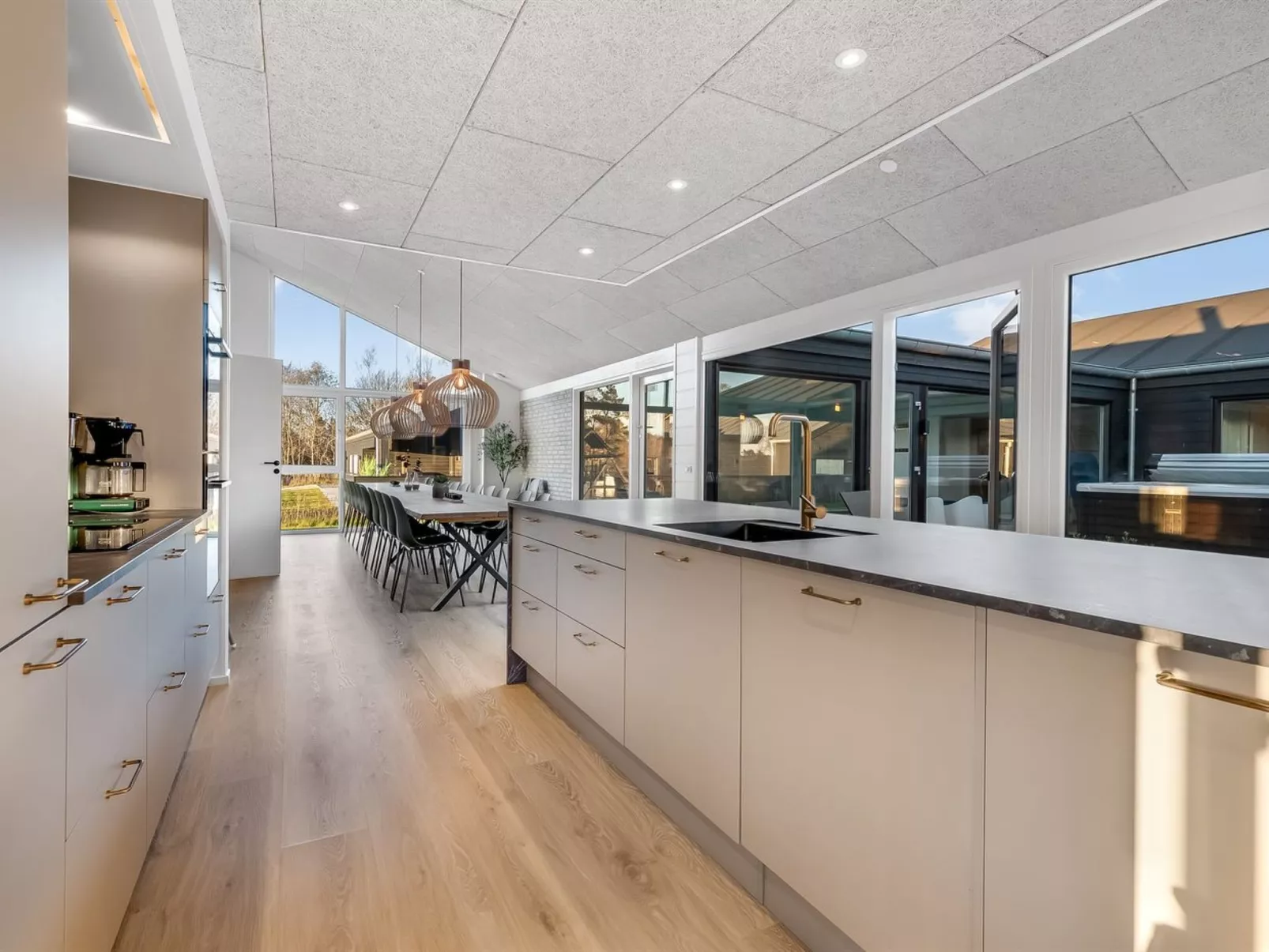 "Hana" - 800m from the sea-Inside