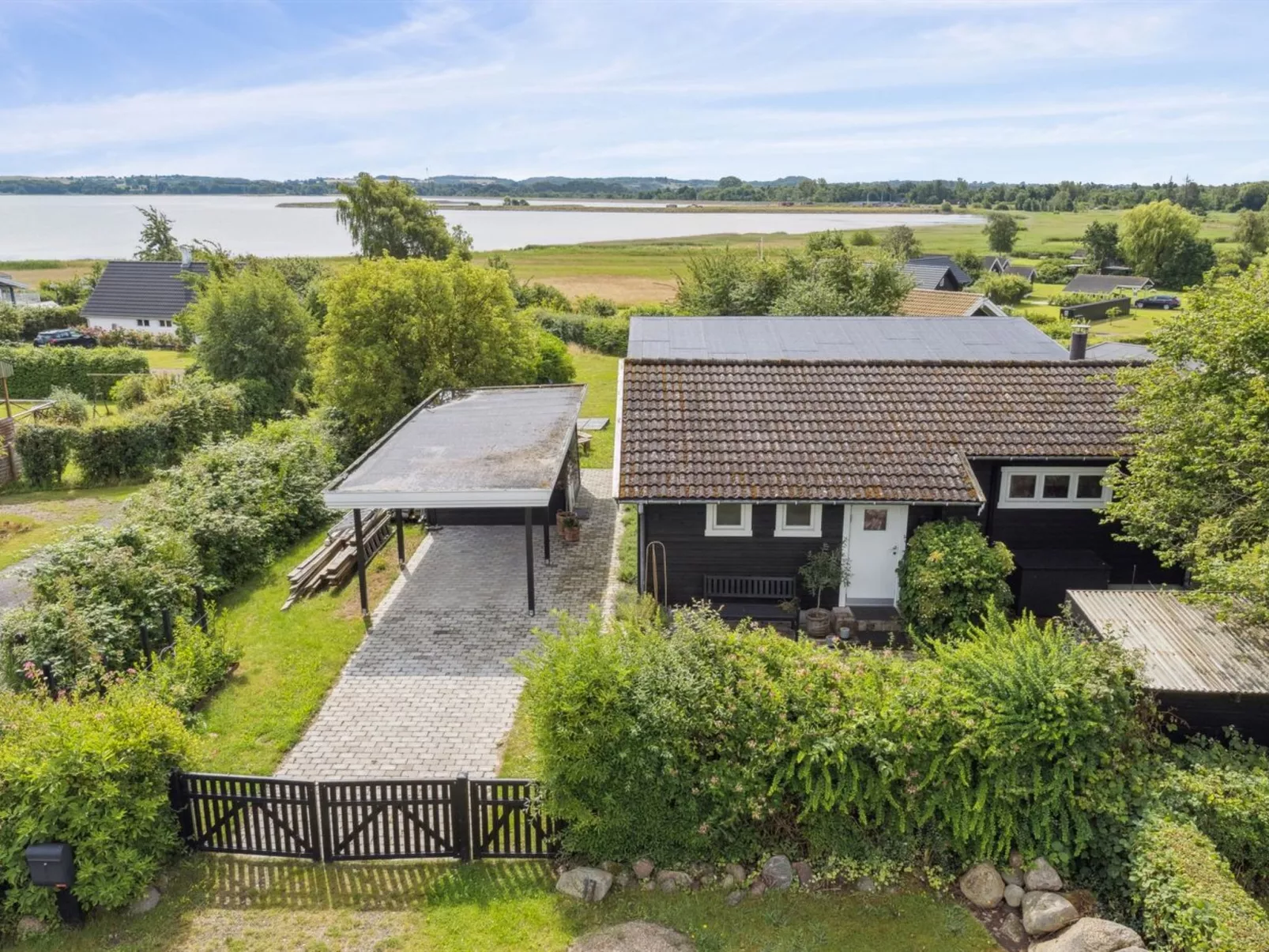 "Eero" - 175m to the fjord-Outside