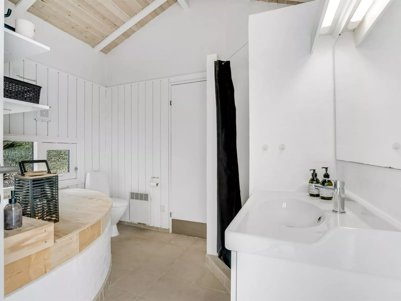 "Ellie" - 700m from the sea-Inside