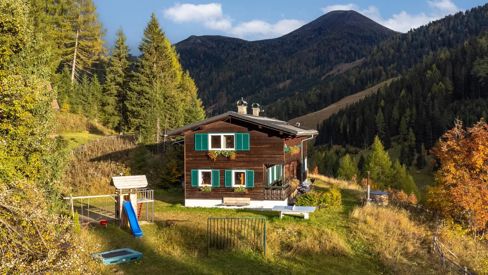 Carmaliva-Exterior in summer