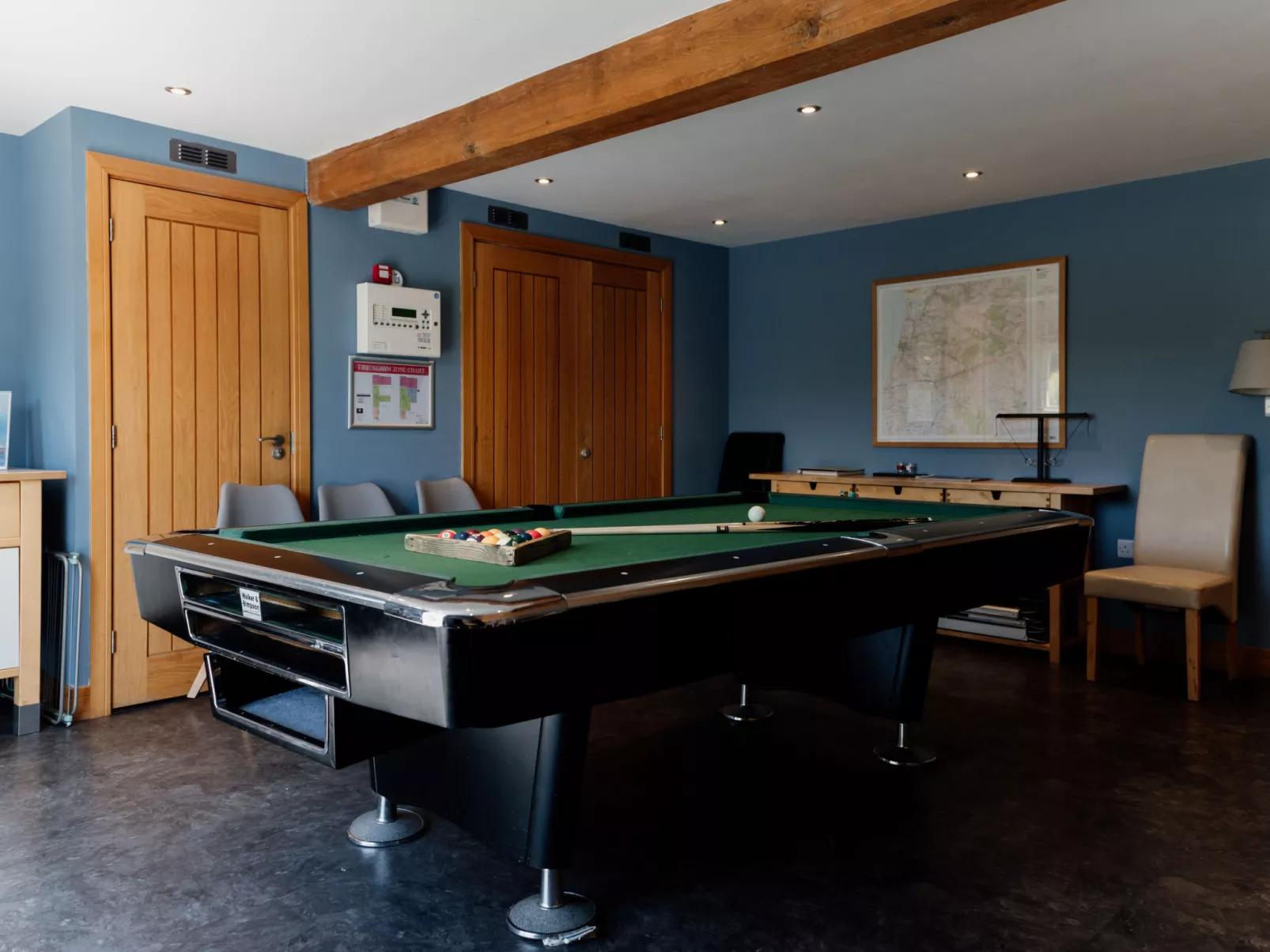 The Welsh Barn-Dedans