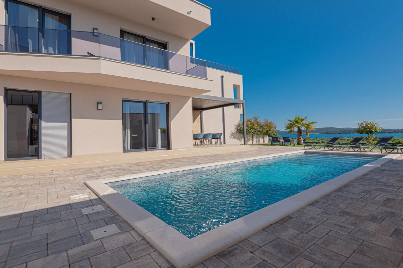 Four-Bedroom Villa With Pool-Schwimmbad