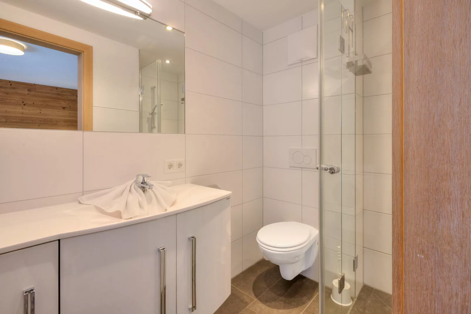 Brunner Apartment Top 6-Badezimmer