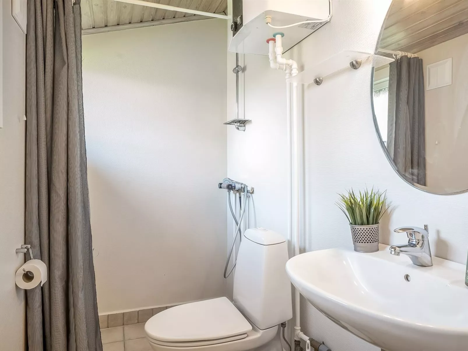 "Lökea" - 800m from the sea-Drinnen