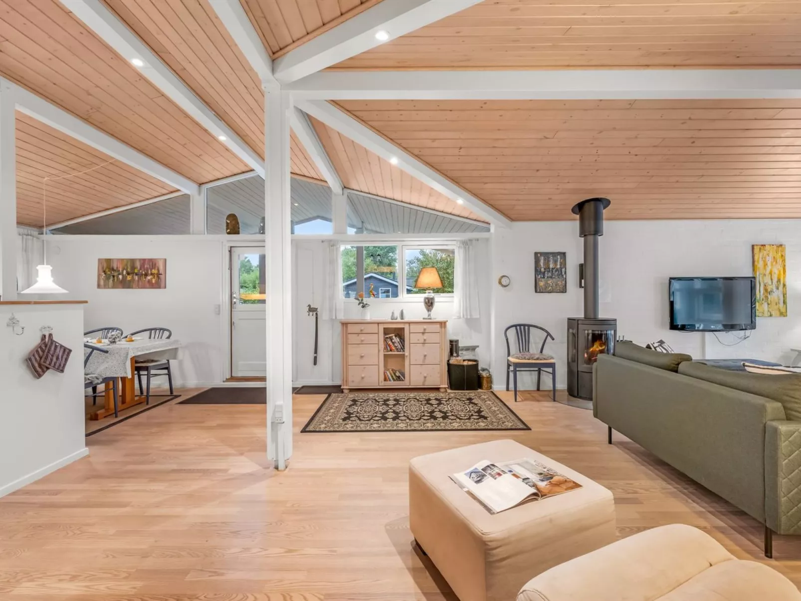 "Emmanuela" - 700m to the fjord-Drinnen