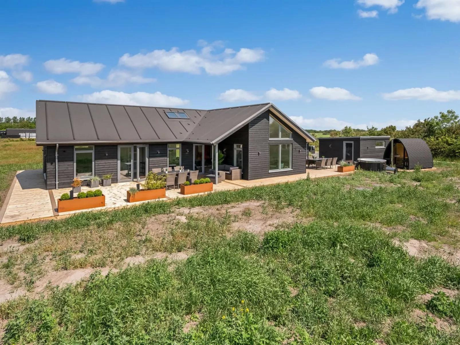 "Måns" - 500m to the fjord-Outside