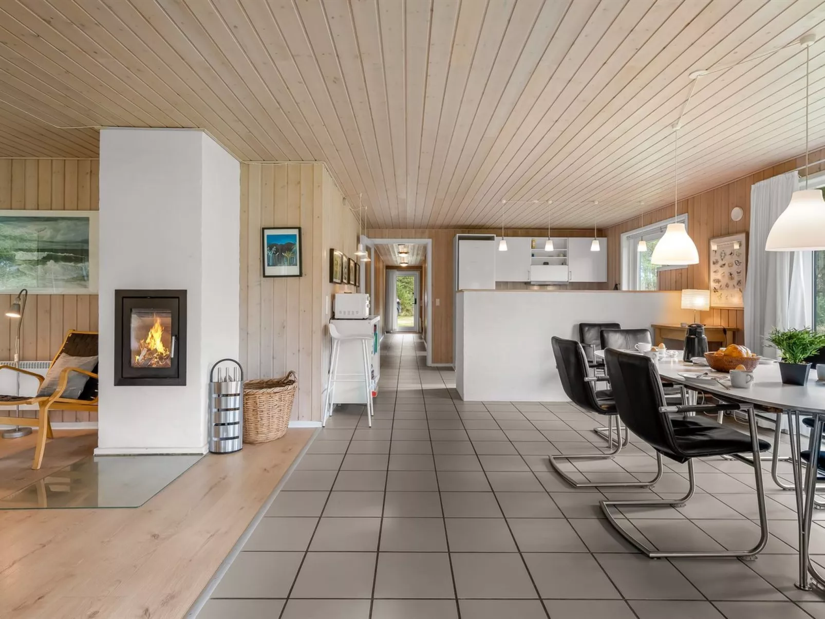 "Dix" - 900m from the sea-Dedans