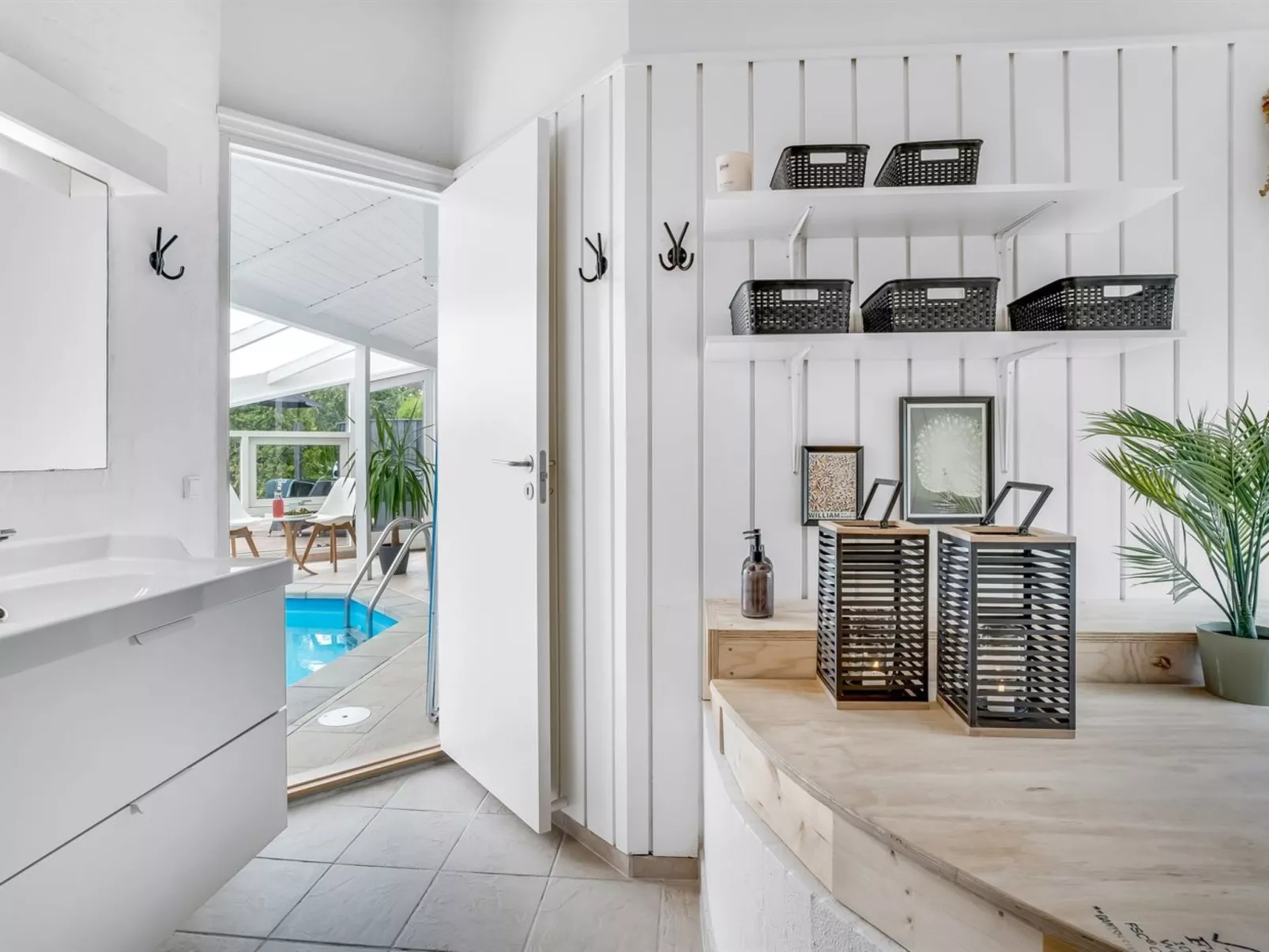 "Ellie" - 700m from the sea-Inside